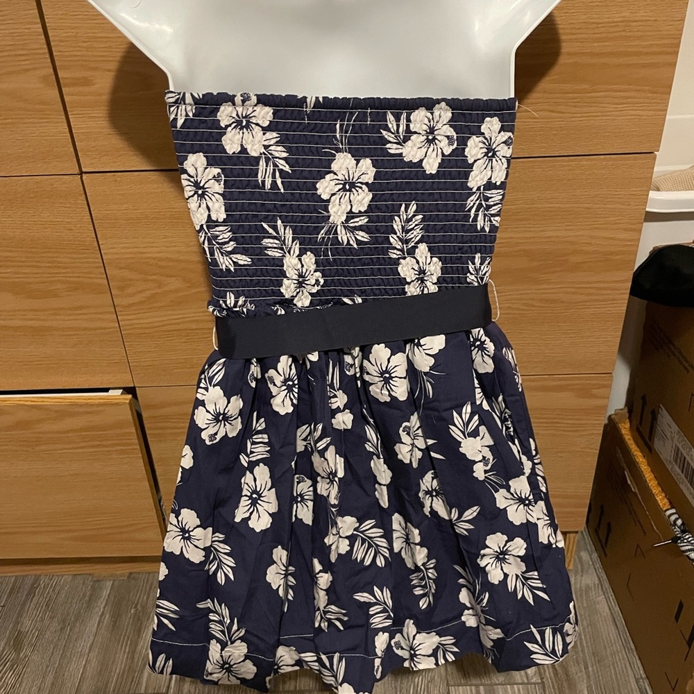 Dress - Picture 2 of 3